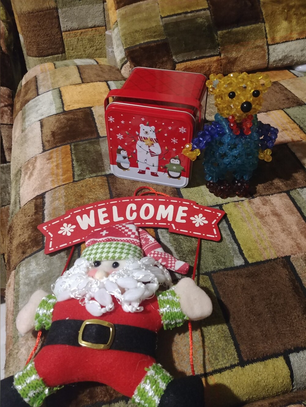 Holiday Welcome Santa Wall Hanging — Red and Green Bear And Tin